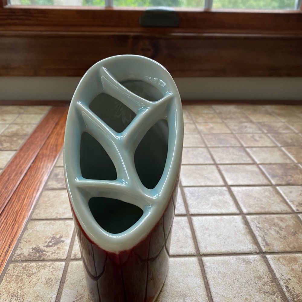 Global views table vase